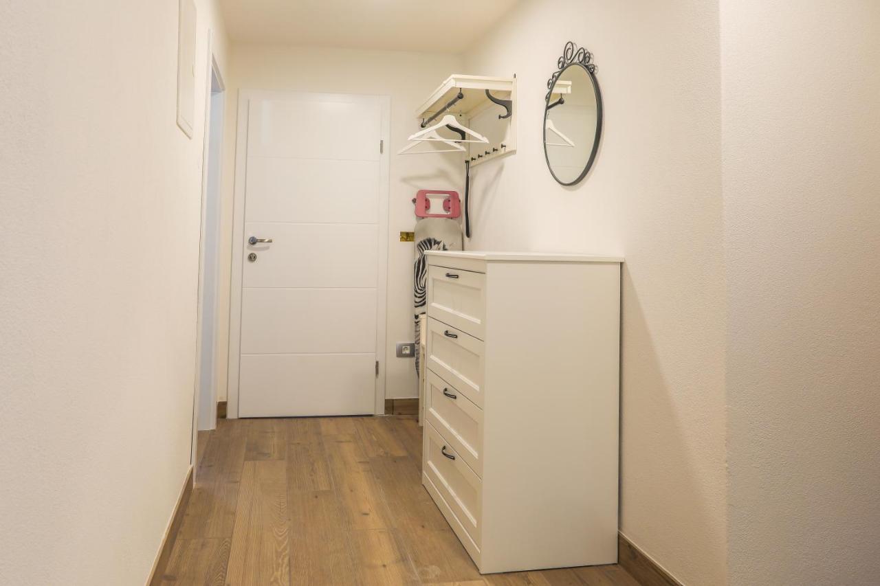 Apartmaji Tina Згорнє Горє Екстер'єр фото