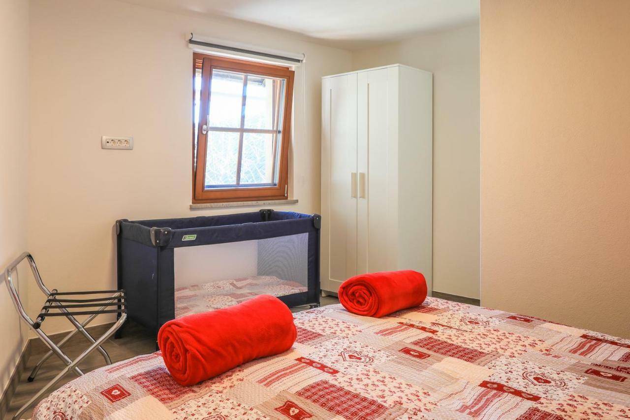 Apartmaji Tina Згорнє Горє Екстер'єр фото